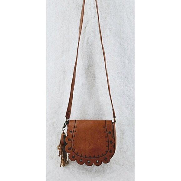 Madden Girls Camel Brown Faux Leather Scalloped Saddle Bag Crossbody Tassel - Picture 3 of 16